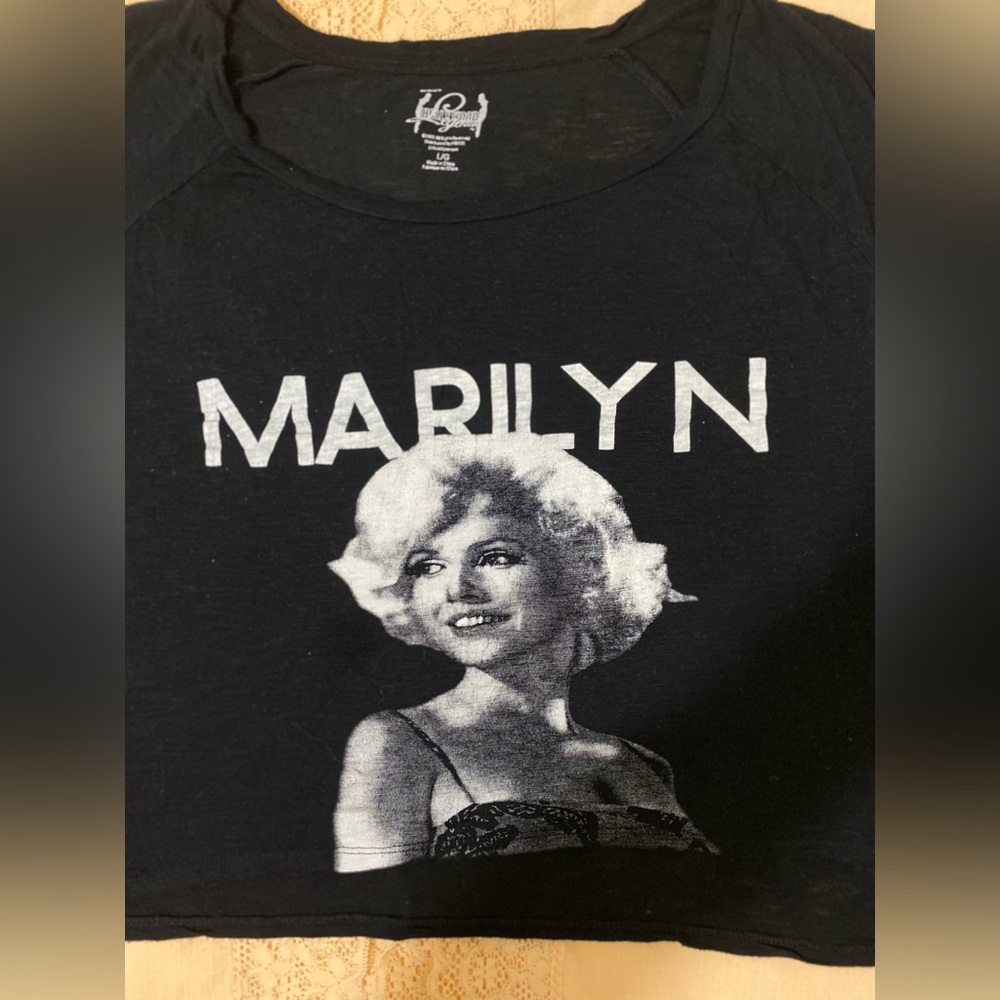Hollywood Legends Tops Marilyn Monroe Photo 
Size Large